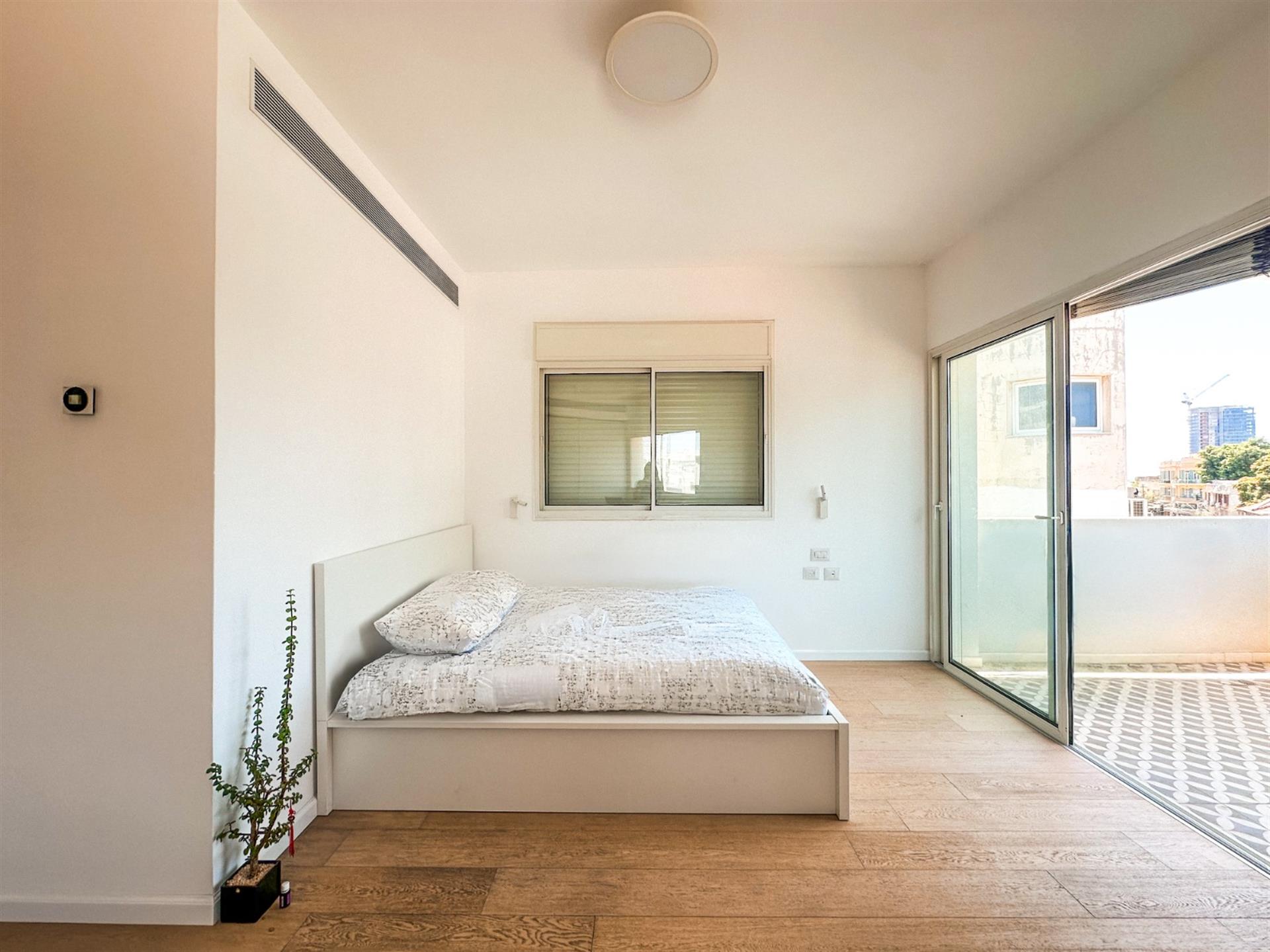 King George 8, Duplex Penthouse