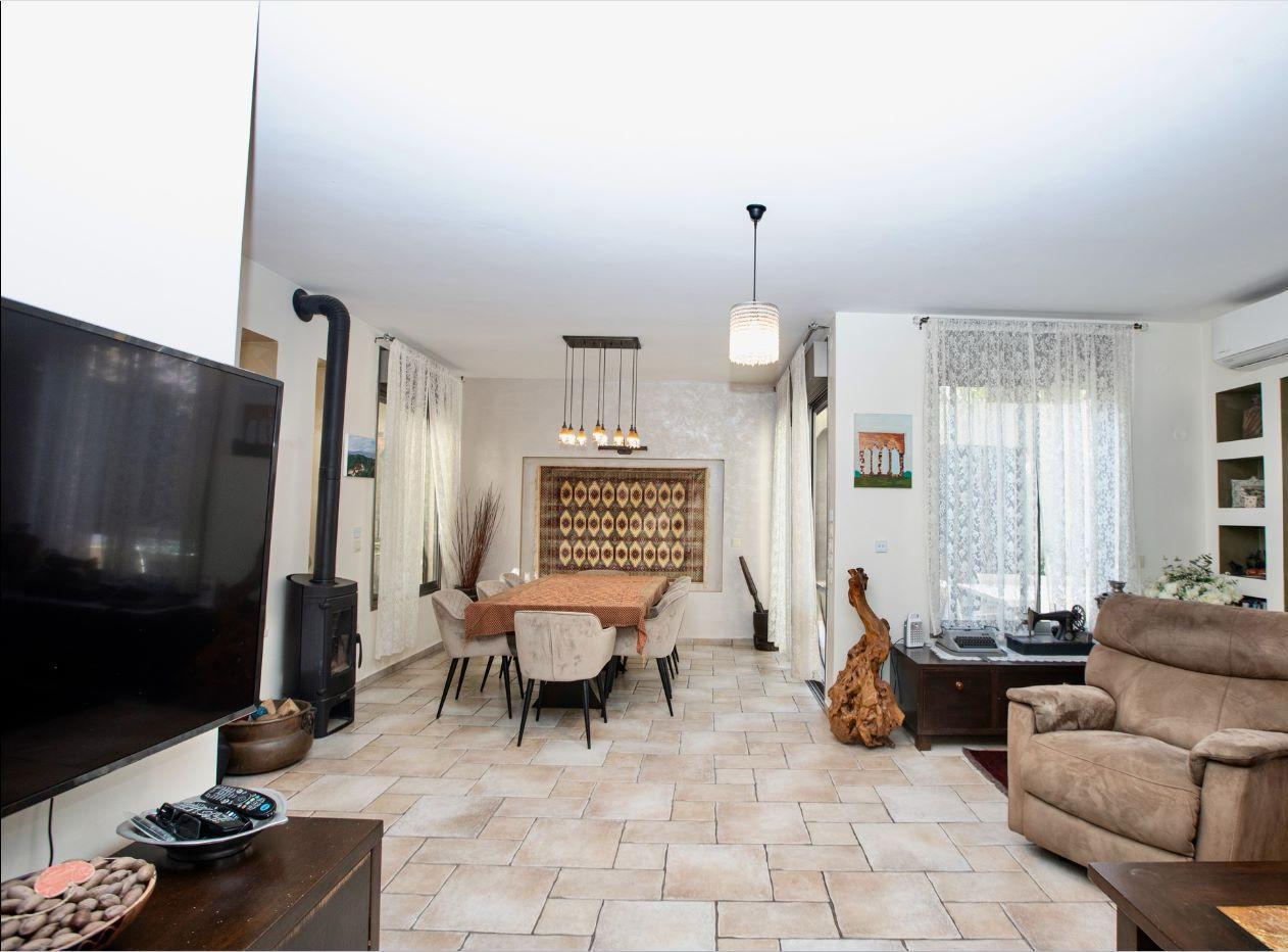 Private home in Givat Eden