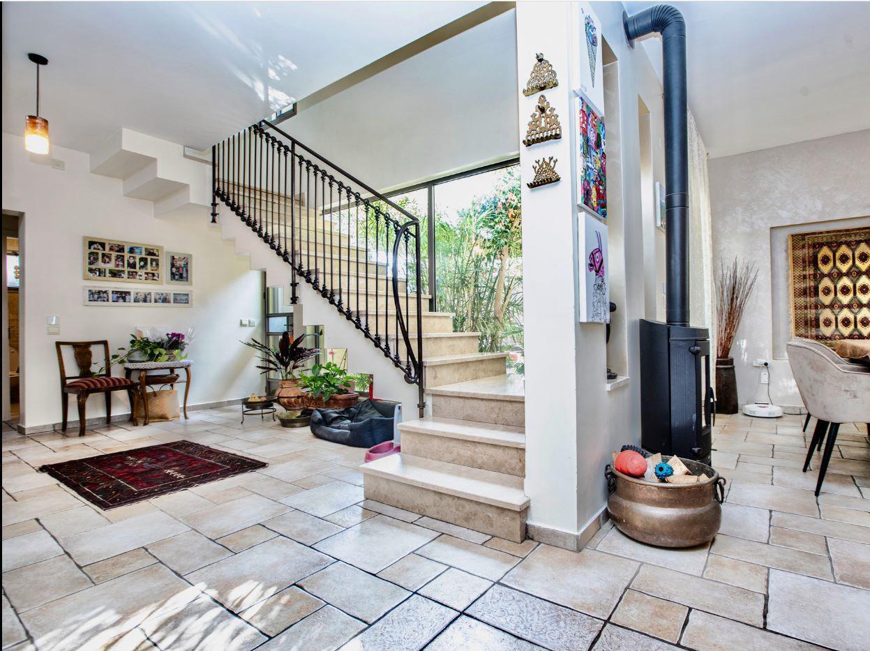 Private home in Givat Eden