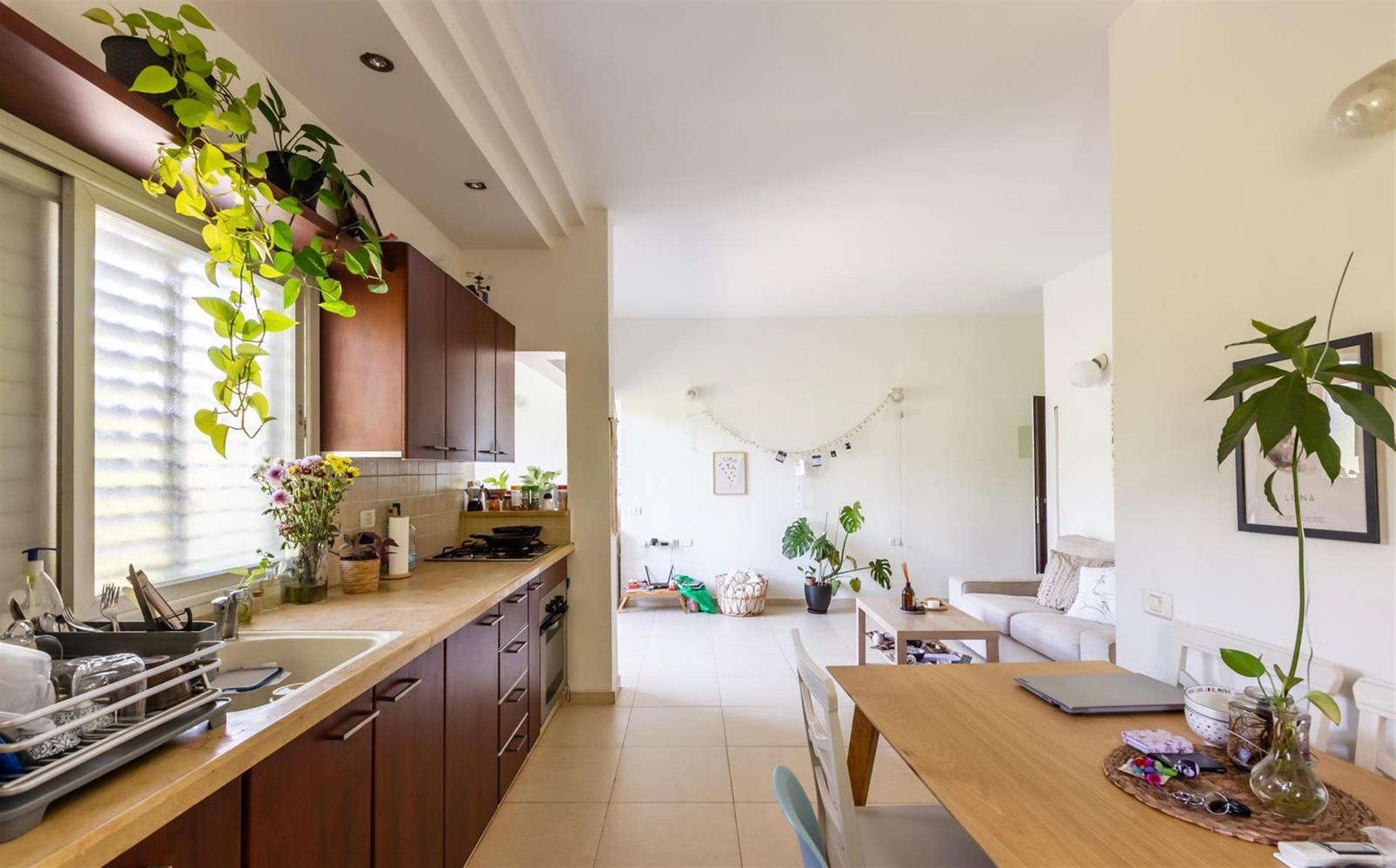 For Sale: 4-Room Apartment in Prime Tel Aviv – Dizengoff 222