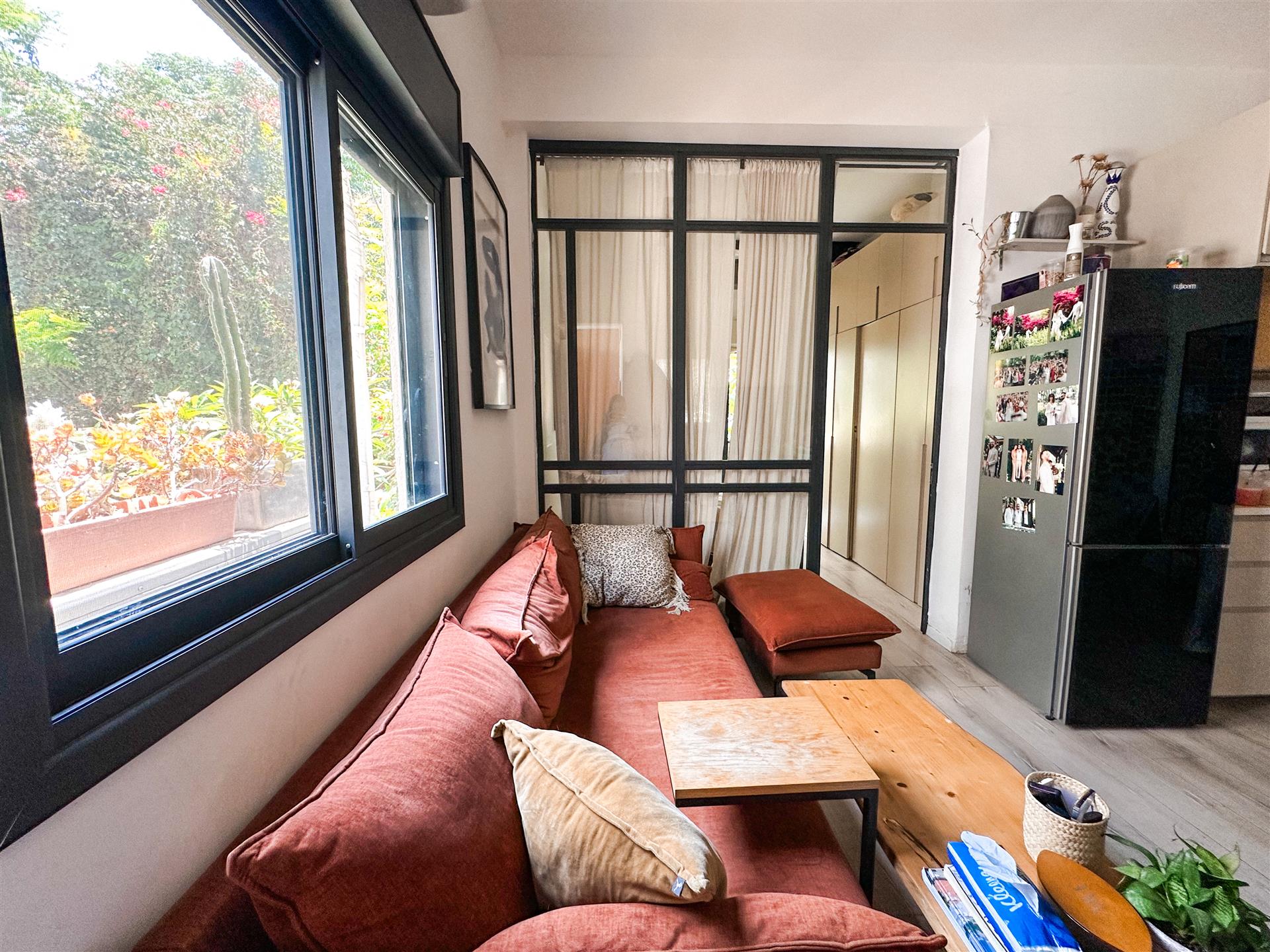 Charming 2-Room Apartment on George Eliot Street – 3rd Floor Walk-Up