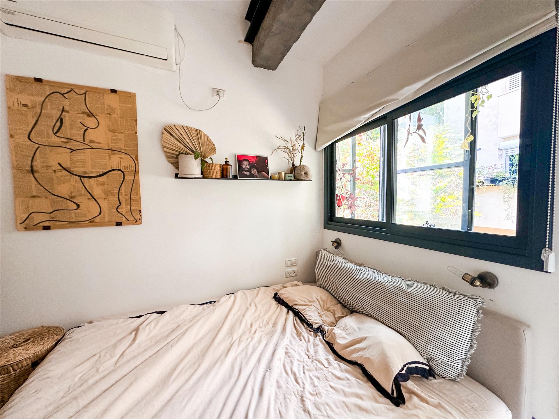 Charming 2-Room Apartment on George Eliot Street – 3rd Floor Walk-Up