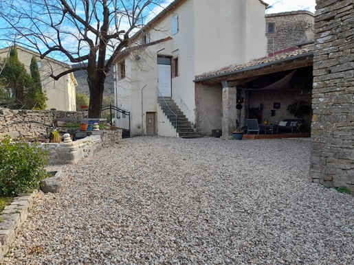 Authentic hamlet made of local stones, renovated for the reception of the