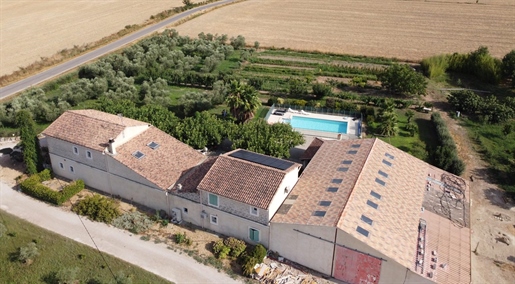 Bauernhaus auf 10 ha bewässertem Land in der Nähe von Montpellier