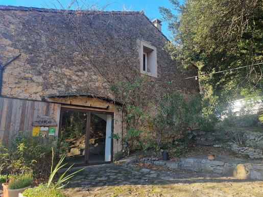 Vineyard farmhouse with a Cévennes character in the Hérault