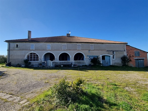 Old farmhouse to be restored in Lomagne