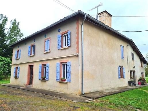 Nord Montauban, Building of character 240 m² with outbuildings