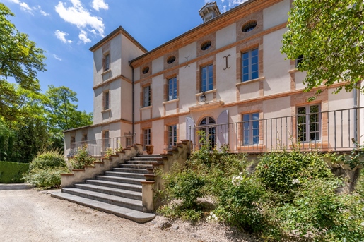 Castle near Toulouse with 50 acres