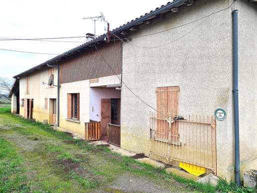Near Montech old farmhouse 185 m² living space on 4