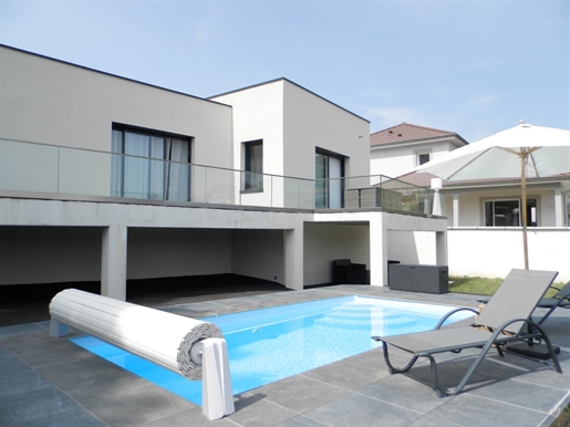 Lons-Le-Saunier (39), For Sale Contemporary House 122 M², Swimmi