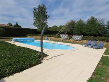 Superbe villa 6 chambres avec piscine sur 6 800 m².