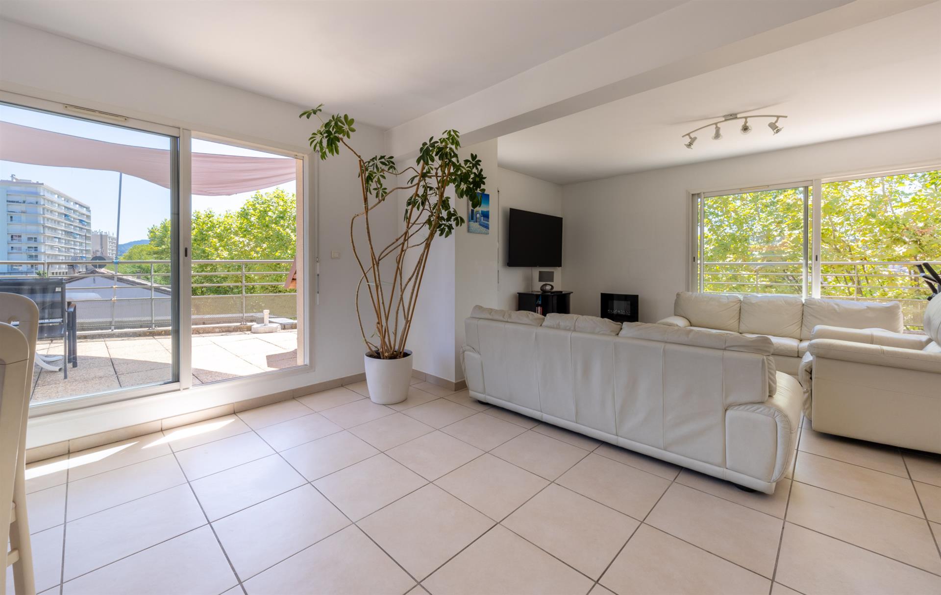 Saint-Priest en Jarez / Nouveauté Rare. Magnifique Appartement en duplex de 121 m2 avec terrasse de