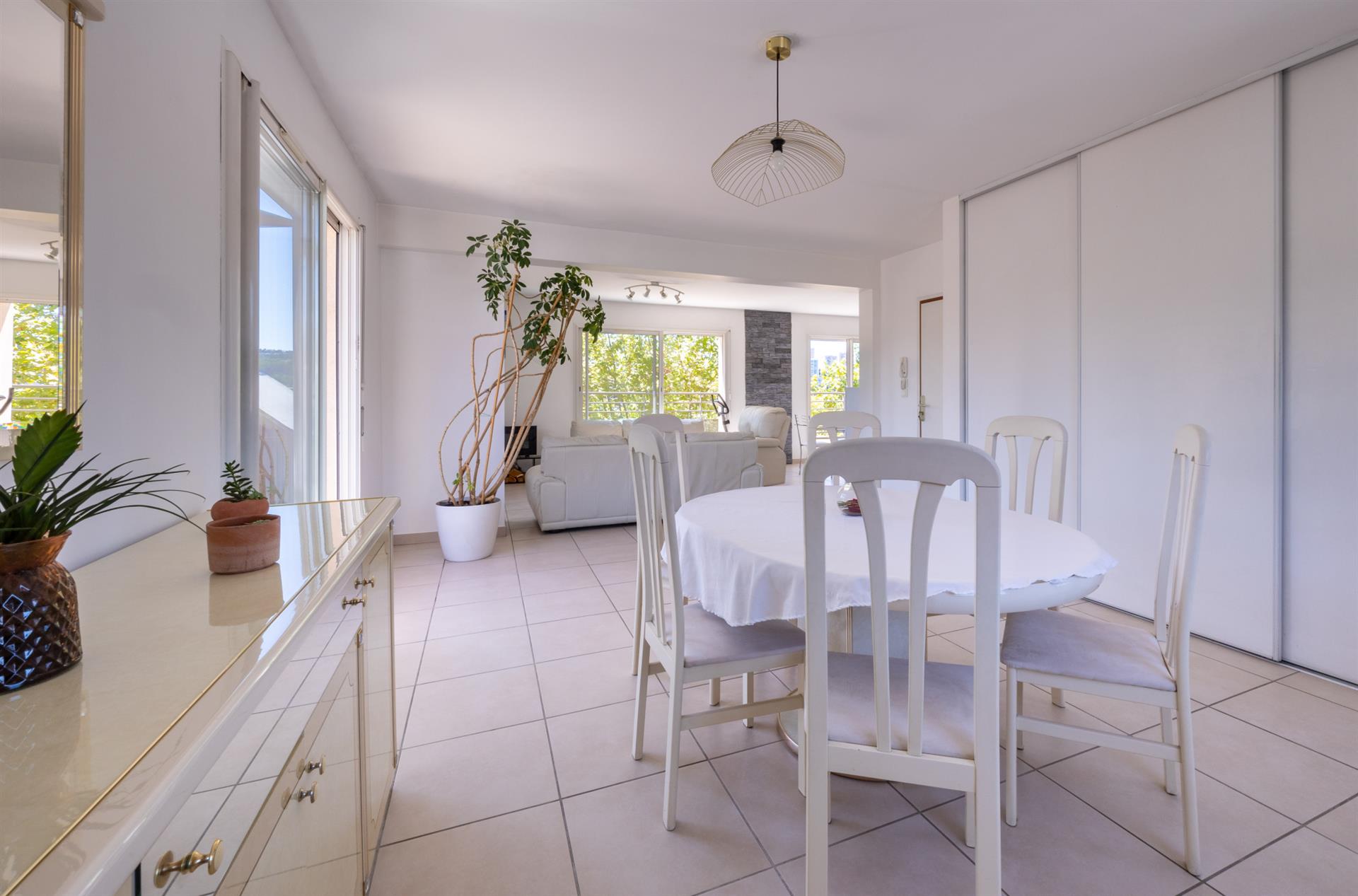 Saint-Priest en Jarez / Nouveauté Rare. Magnifique Appartement en duplex de 121 m2 avec terrasse de