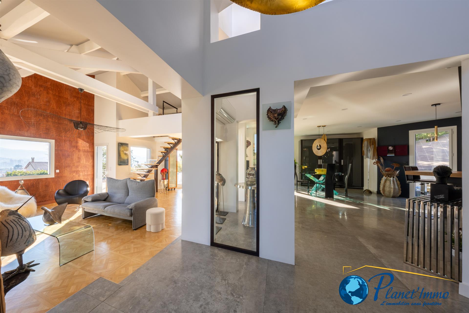 Saint-Priest-En-Jarez Maison individuelle de 171 m2 + annexes sur un beau terrain, bien aménagé de 6
