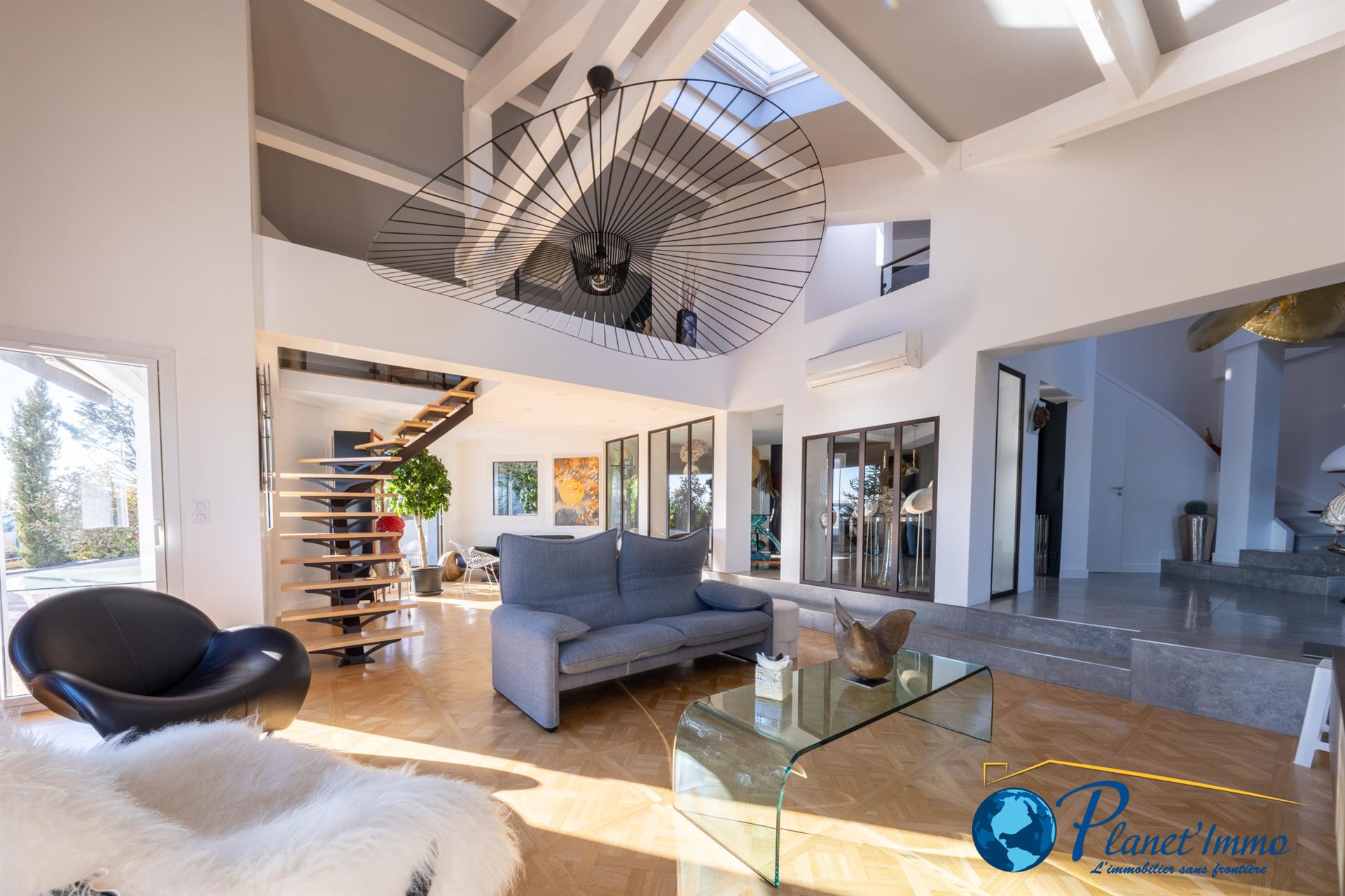 Saint-Priest-En-Jarez Maison individuelle de 171 m2 + annexes sur un beau terrain, bien aménagé de 6