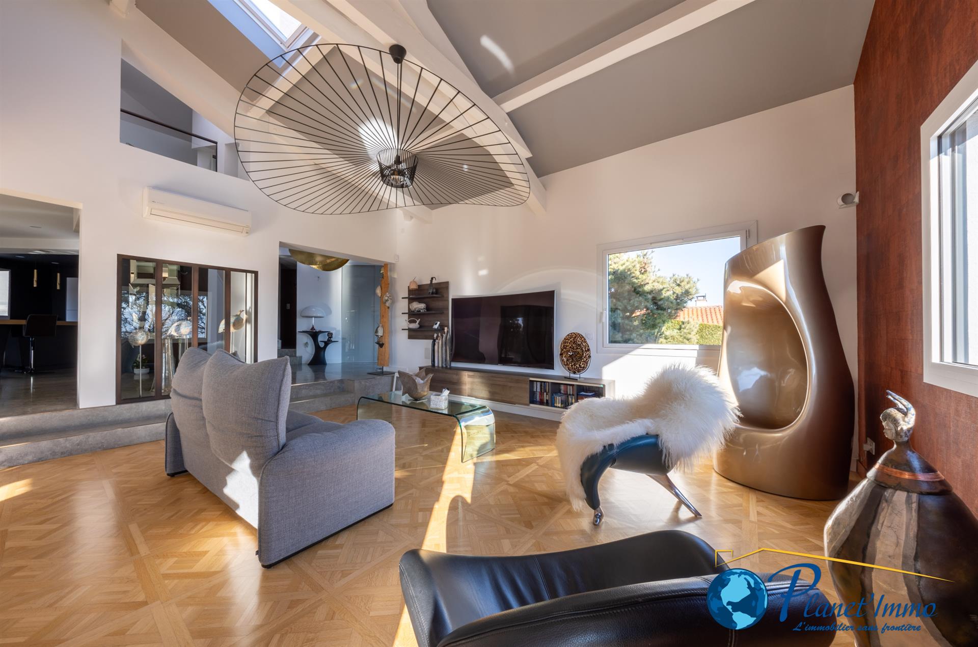 Saint-Priest-En-Jarez Maison individuelle de 171 m2 + annexes sur un beau terrain, bien aménagé de 6