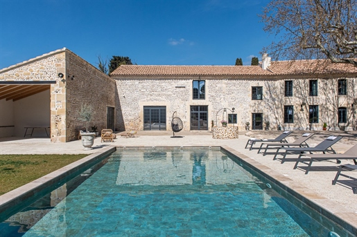 Raphele Les Arles : maison F9 (430 m²) en vente