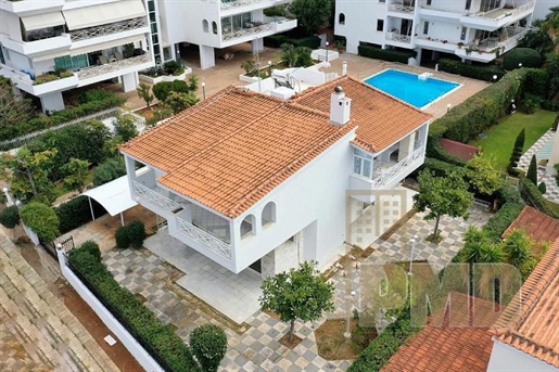 Frei stehendes Haus zum Verkauf in Voula, Athen Riviera Griechenland
