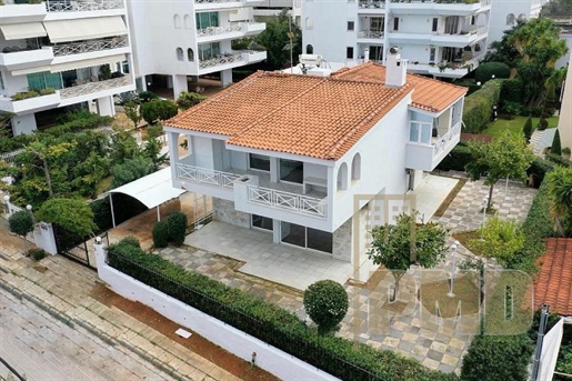 Frei stehendes Haus zum Verkauf in Voula, Athen Riviera Griechenland