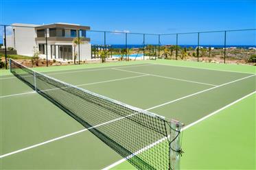 Villa de luxe avec court de tennis