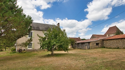 Nord Sarlat - Old renovated farmhouse with outbuildings and land