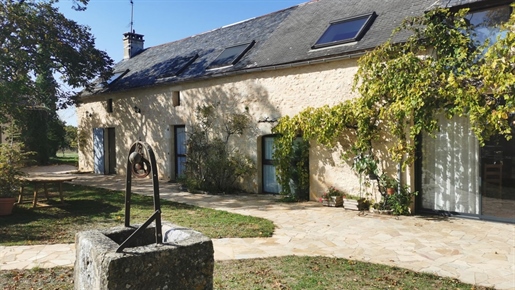 Property in the heart of the Périgord Noir with two guest rooms and two unusual cottages + swimming