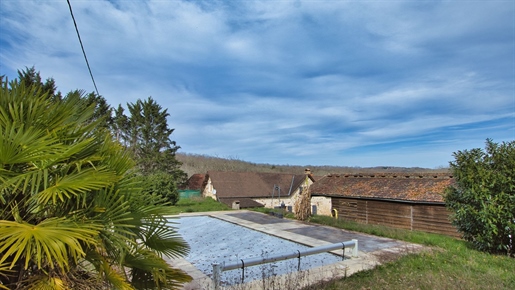 Renovated stone house, with shed, swimming pool, fenced land of more than one hectare