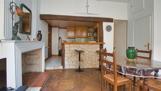 Historic heart of Sarlat - Beautiful stone building with 4 apartments
