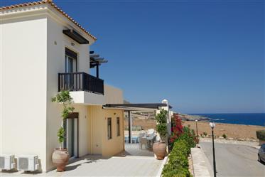 Villa with private pool by the sea in Panormo