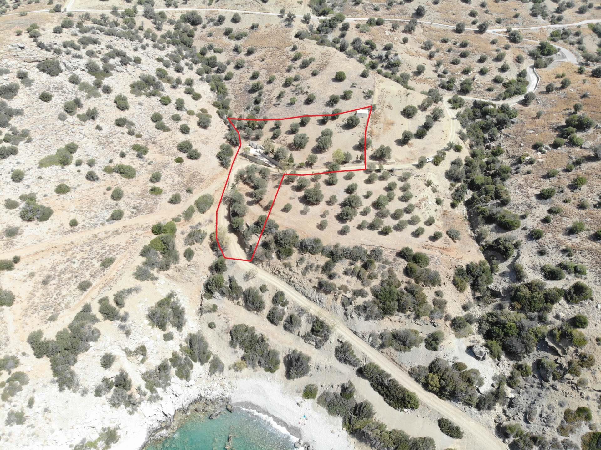 Seaside plot with building permit in Agios Pavlos (Prassonissi)