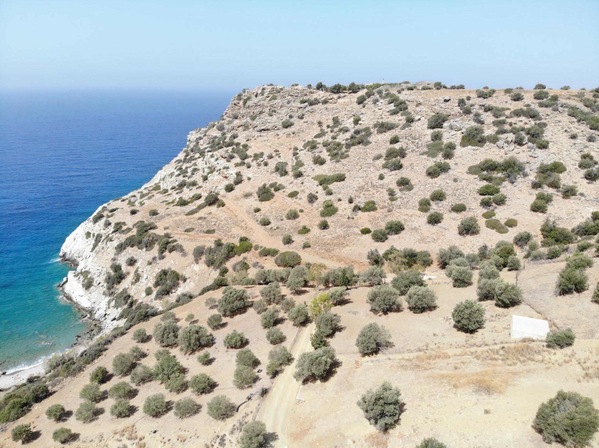 Seaside plot with building permit in Agios Pavlos (Prassonissi)