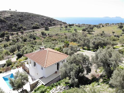 Maison de 2 chambres avec vue imprenable et piscine près d’Agia Galini