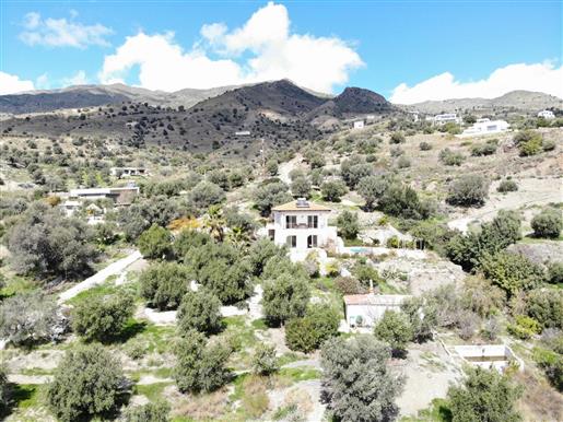 Huis met 2 slaapkamers, prachtig uitzicht en zwembad in de buurt van Agia Galini