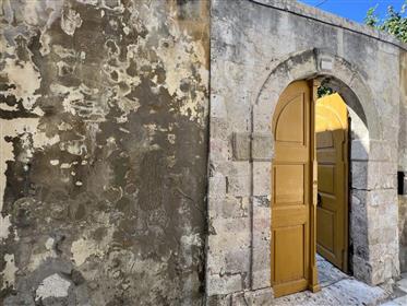 Restauriertes venezianisches Haus zum Verkauf in Fortezza, Rethymno