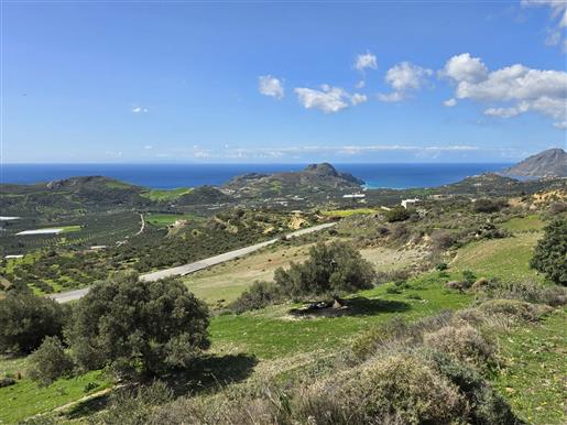 Large piece of land with breathtaking views in Mariou