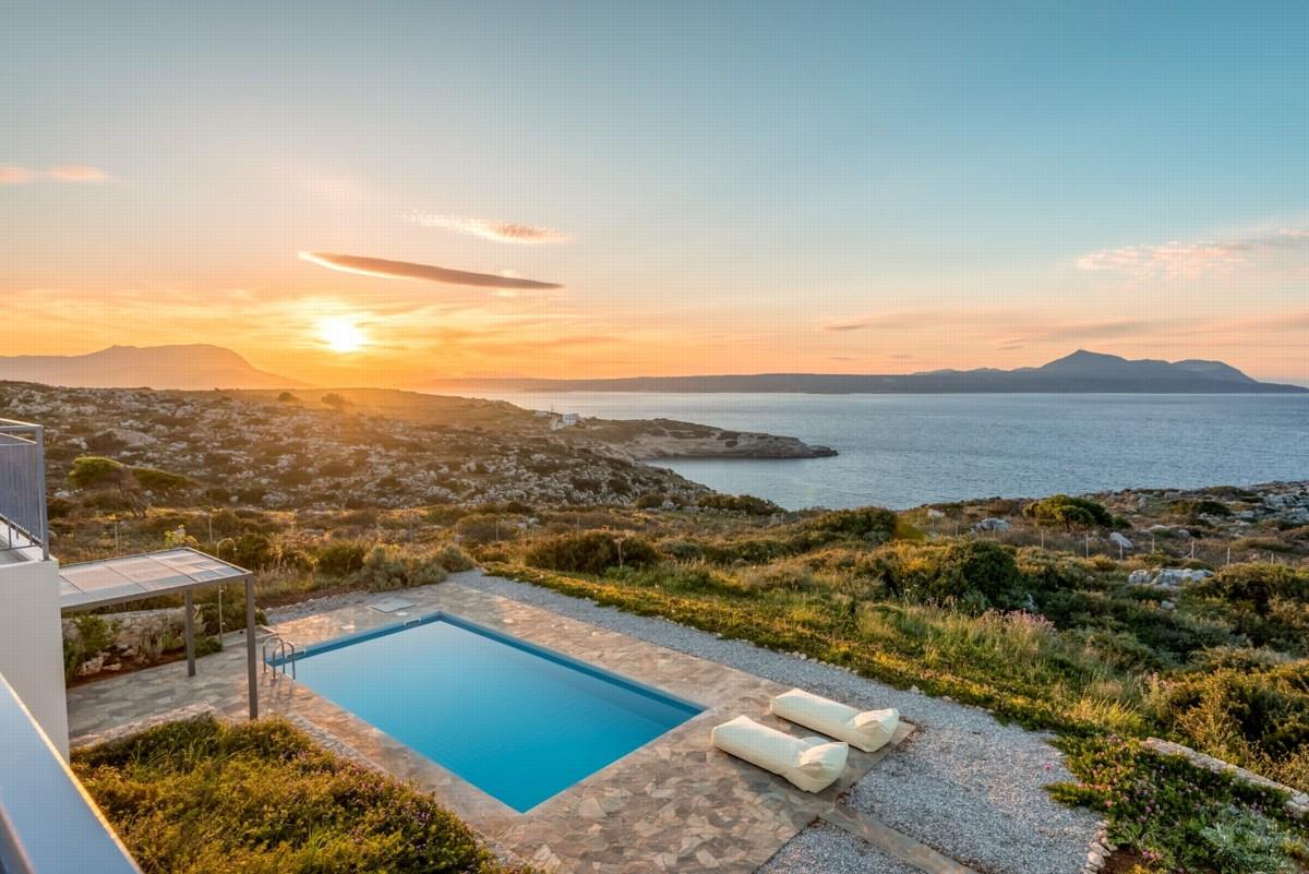 Luxe villa met vrij uitzicht op zee te koop in Kokkino Chorio Apokoronas
