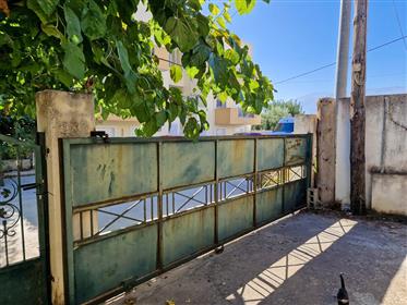 Μονοκατοικία προς πώληση στο παραθαλάσσιο χωριό Καλύβες Αποκορώνου