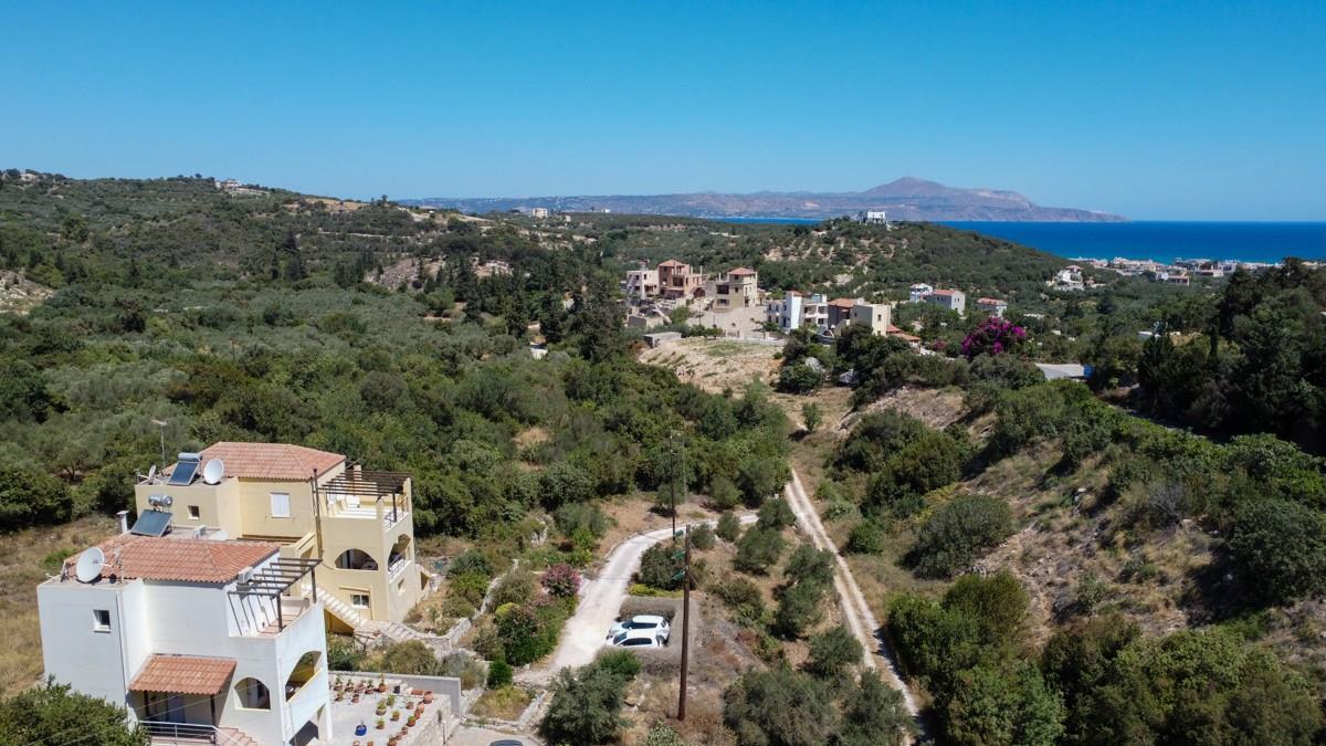 Detached Villa with Independent Basement Studio for Sale in Aspro Apokoronas
