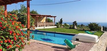 Villa med gjesteleilighet og fantastisk havutsikt til salgs i Kournas Apokoronas