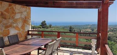 Villa con appartamento per gli ospiti e splendida vista sul mare in vendita a Kournas Apokoronas