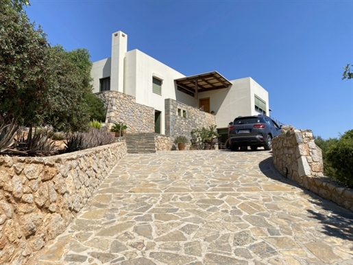 Belle villa avec vue panoramique à vendre à Agios Nikolaos
