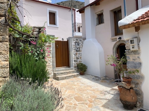 Furnished detached house for sale close to the town of Aghios Nikolaos