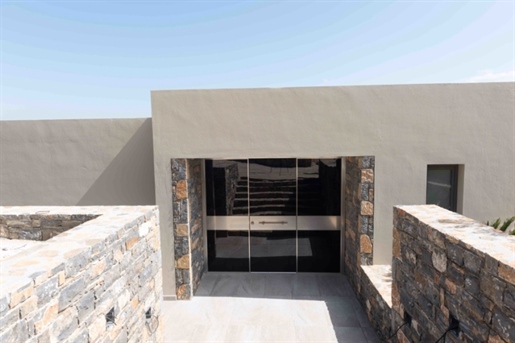 New built luxurious villa of 274m2 offers magnificent views to Elounda bay