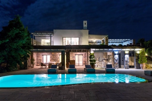Luxuriös möblierte Villa mit Swimmingpool in der Nähe von Agios Nikolaos zu verkaufen