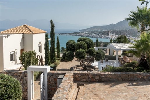 Amazing 5 bed villa for sale in the cosmopolitan Elounda