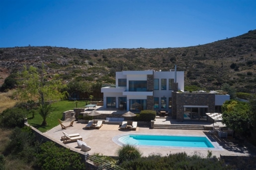 Villa de luxe de quatre chambres avec piscine et superbes vues à vendre