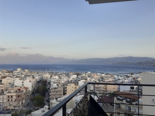 Wohnung zum Verkauf mit Panoramablick in der Stadt Agios Nikolaos
