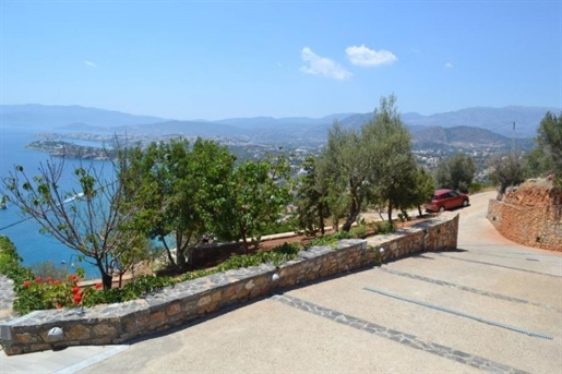 Vilă cu 4 dormitoare cu vedere la mare lângă Agios Nikolaos