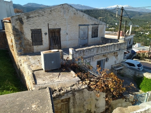 Ancienne maison de deux étages à vendre dans Kalo Chorio -Lassithiou