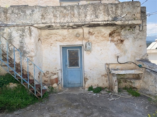 Vanha kaksikerroksinen talo myytävänä läsnä Kalo Chorio -Lassithiou